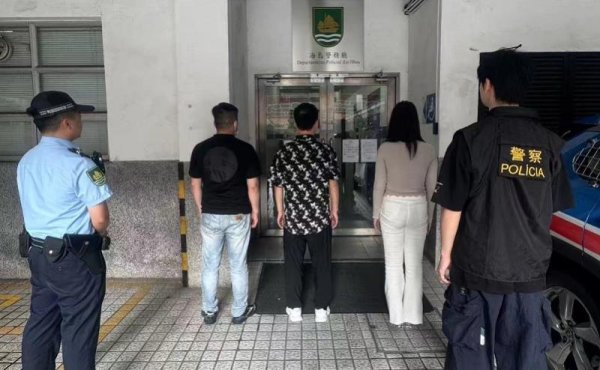 鼎冠策略资 男子假扮女性在澳门卖淫，另有两名男子协助！长发背影照曝光