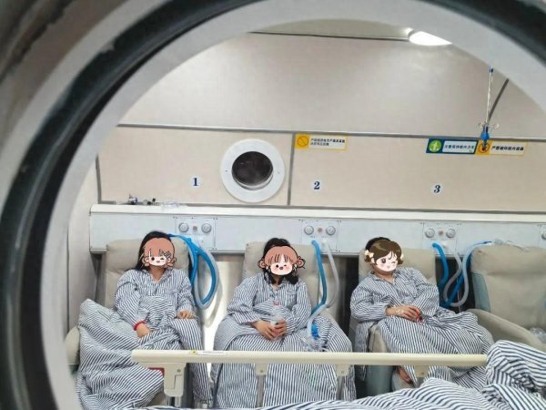 千红网 三名女子在空调房吃烤鱼全部晕倒