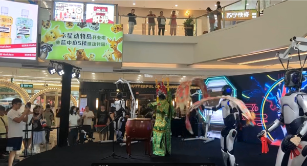 恒正网 上海机器人“走穴”日入1.5万，三个月商单已过百，美巨头请它代替贝克汉姆